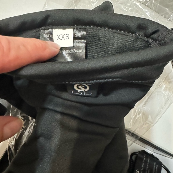 Heated Gloves brand new in open box XXS $109 retail - Picture 3 of 4